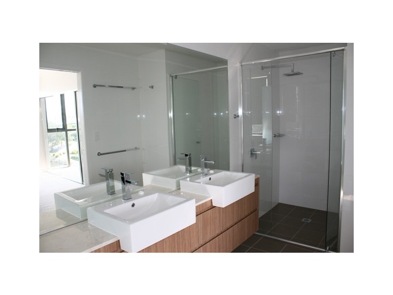 9 Moores Crescent, Varsity Lakes QLD 4227