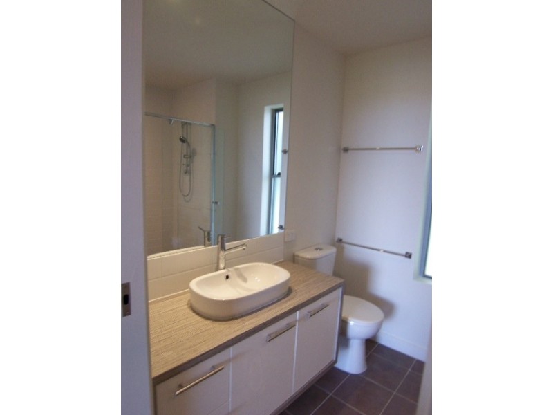 125/2 Riverwalk Ave, Robina QLD 4226