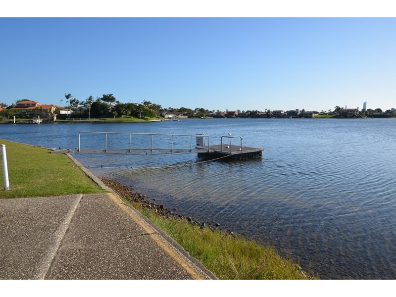 300 Cottesloe Drive, Mermaid Waters QLD 4218