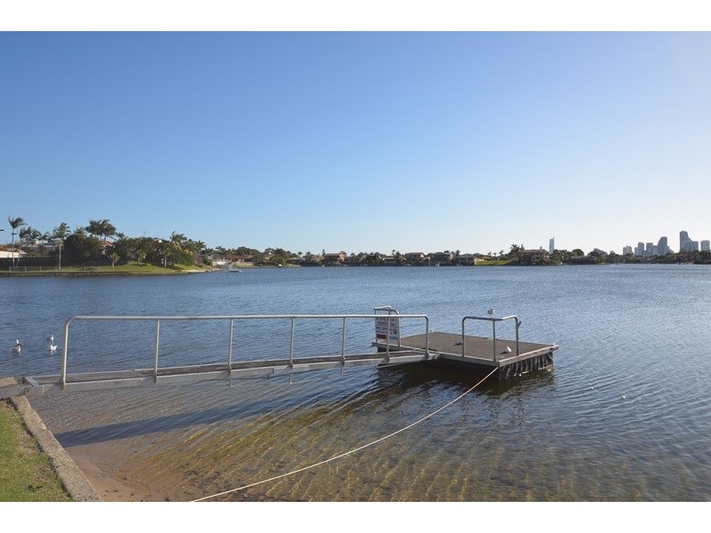 300 Cottesloe Drive, Mermaid Waters QLD 4218