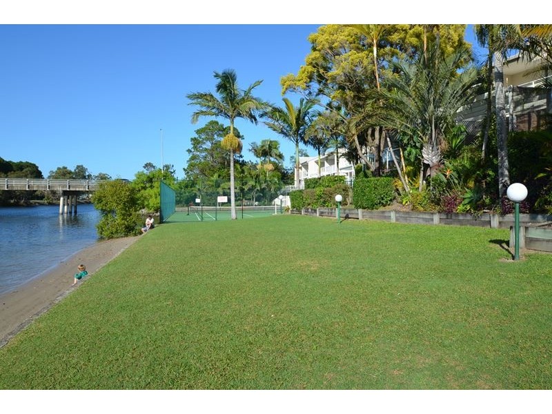 300 Cottesloe Drive, Mermaid Waters QLD 4218