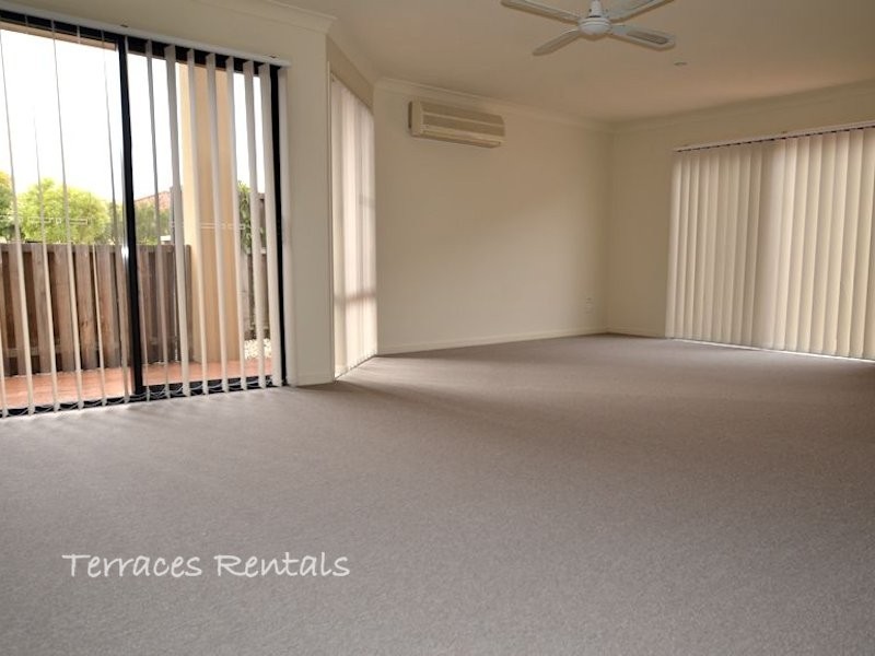 01/24 Amsonia Court,, Arundel QLD 4214