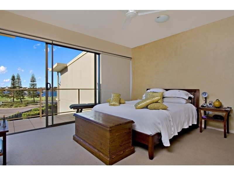 5/1 Grenada Way, Kawana Island QLD 4575