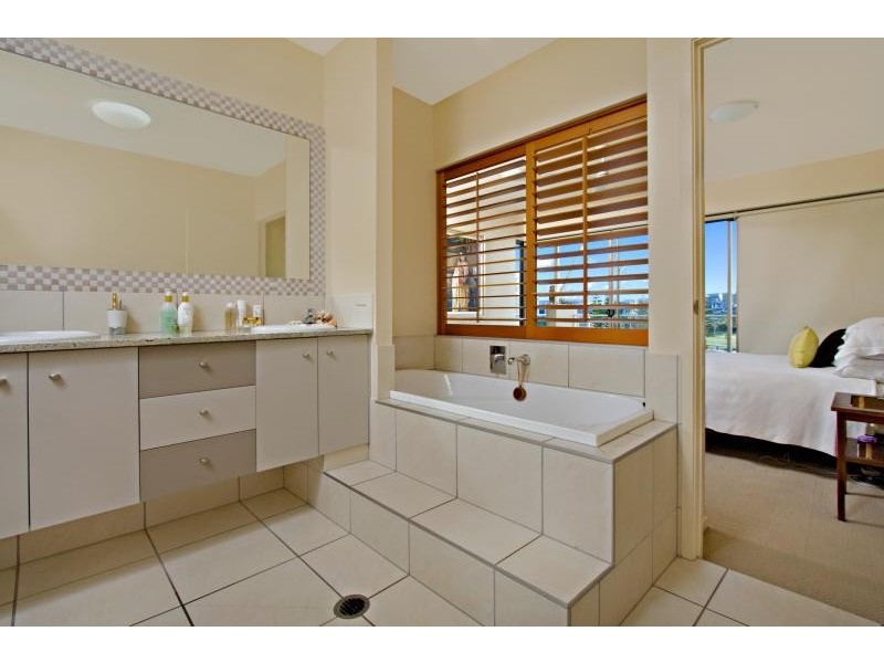 5/1 Grenada Way, Kawana Island QLD 4575