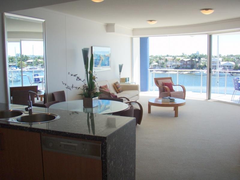 13 Nicklin Way, Minyama QLD 4575