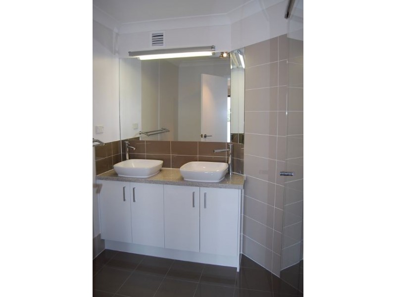 12/81 Boykambil Esp Nth, Hope Island QLD 4212