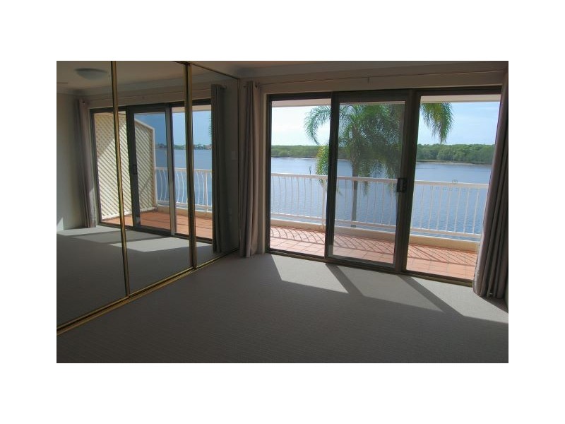 12/81 Boykambil Esp Nth, Hope Island QLD 4212