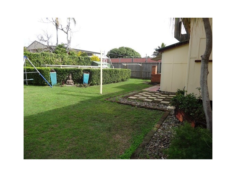 11 Hobbs Street, Scarborough QLD 4020