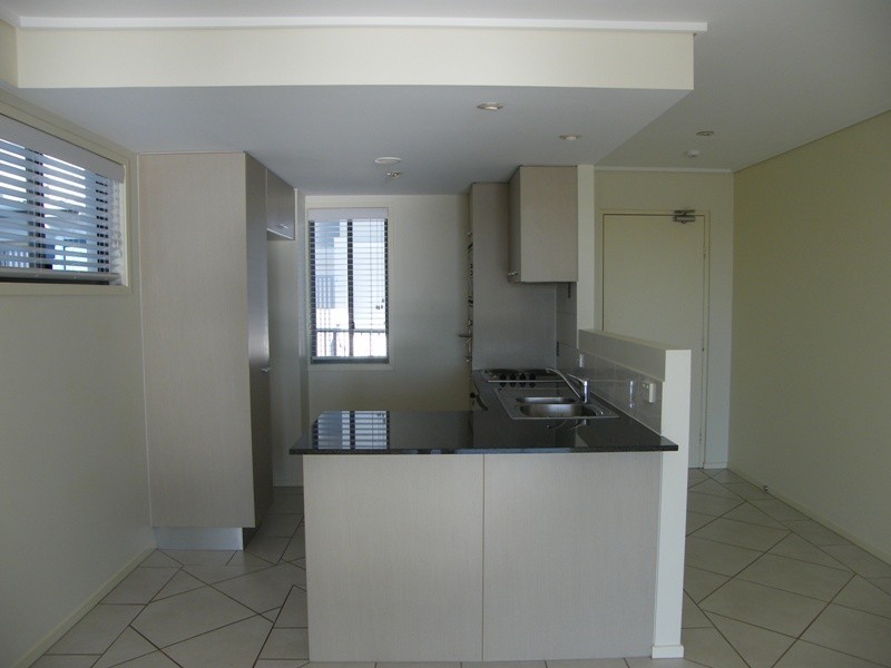 57/4 Grand Parade, Kawana Island QLD 4575