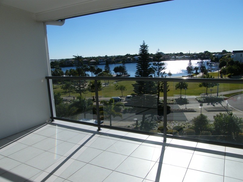 57/4 Grand Parade, Kawana Island QLD 4575