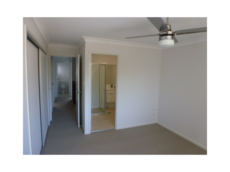 86 Carselgrove Ave, Fitzgibbon QLD 4018
