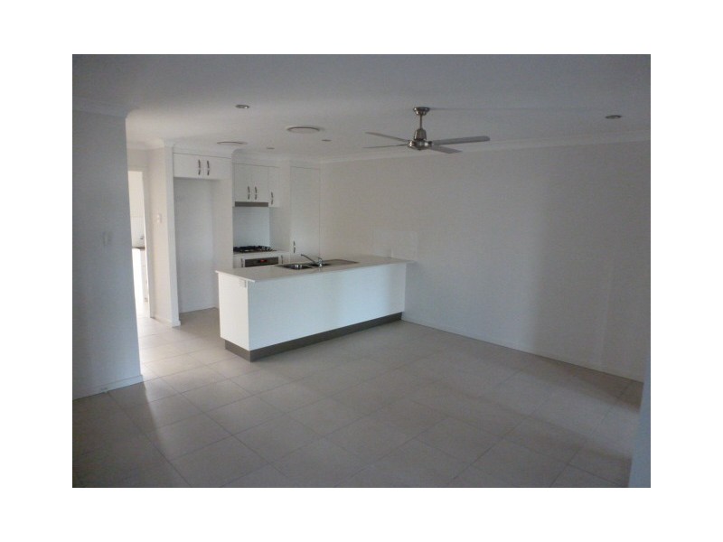 86 Carselgrove Ave, Fitzgibbon QLD 4018