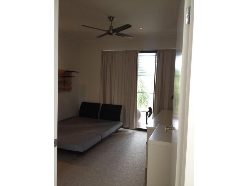 9 Moores Crescent, Varsity Lakes QLD 4227