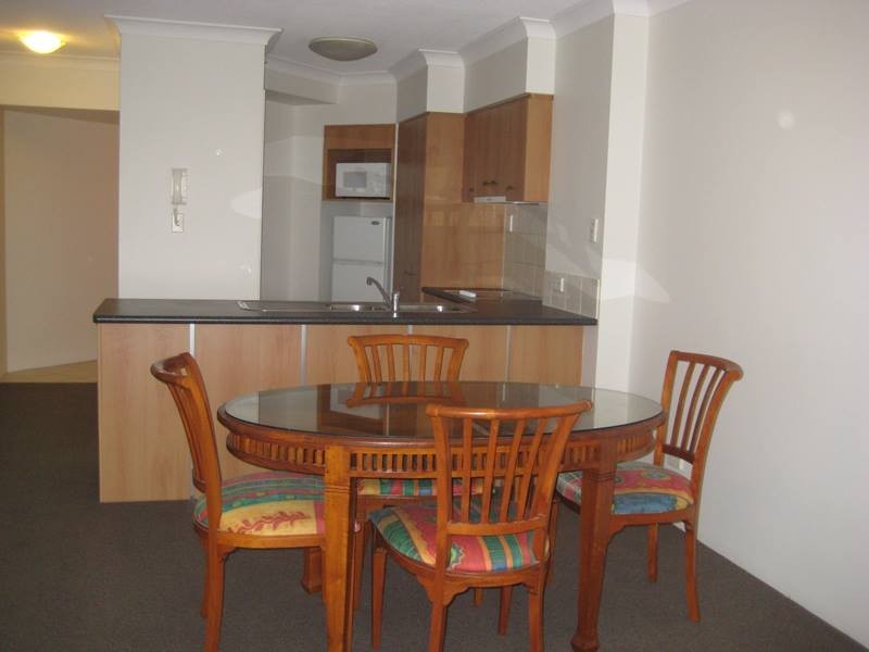 2017/2633 Gold Coast Highway, Broadbeach QLD 4218