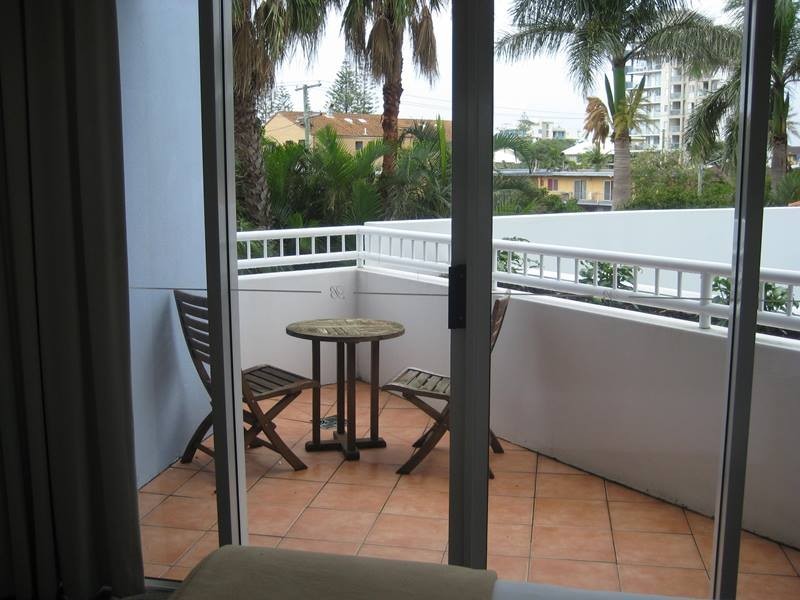 2017/2633 Gold Coast Highway, Broadbeach QLD 4218