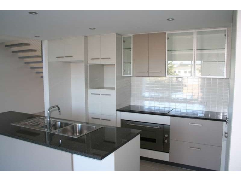 08/10 Grand Parade, Kawana Island QLD 4575