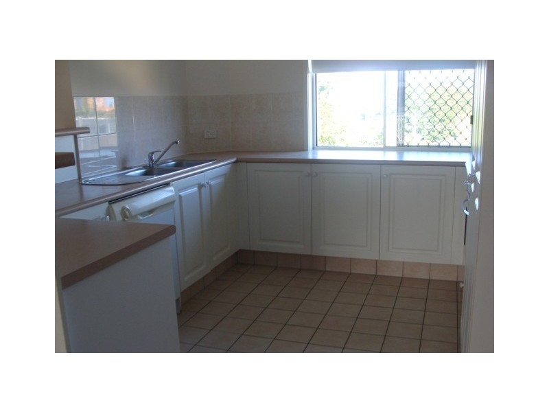 8/37 Mawarra Street, Chevron Island QLD 4217