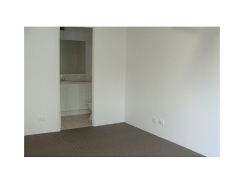 8/37 Mawarra Street, Chevron Island QLD 4217