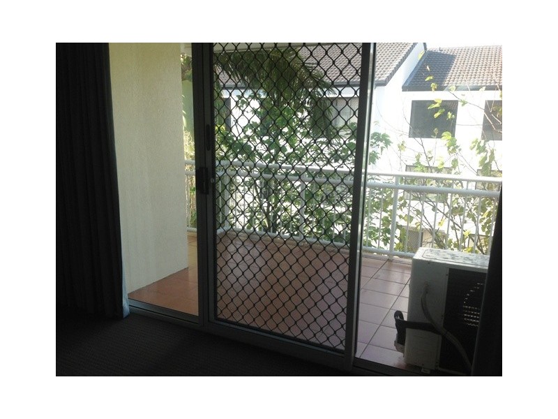 8/37 Mawarra Street, Chevron Island QLD 4217