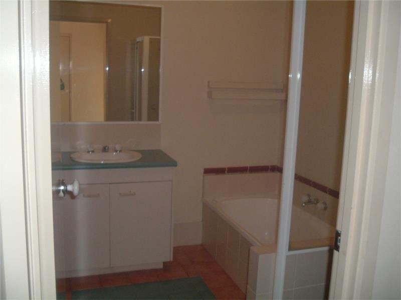 31 Simpsons Rd, Elanora QLD 4221