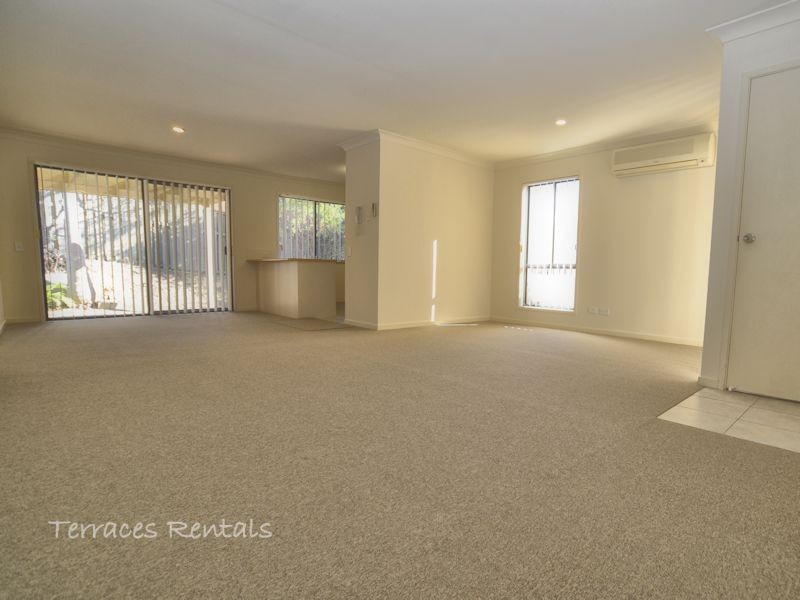 01/24 Amsonia Court,, Arundel QLD 4214