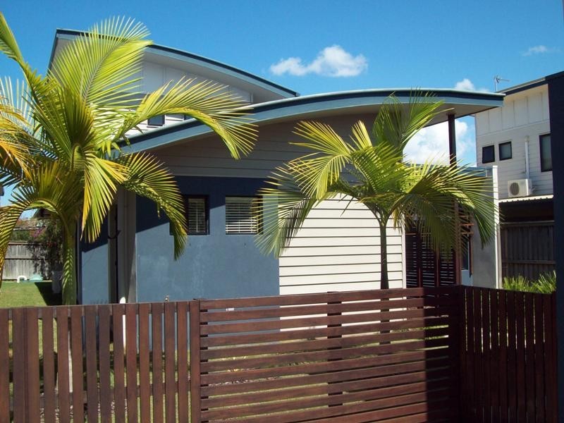 2/8 Stephanie Close, Mudjimba QLD 4564