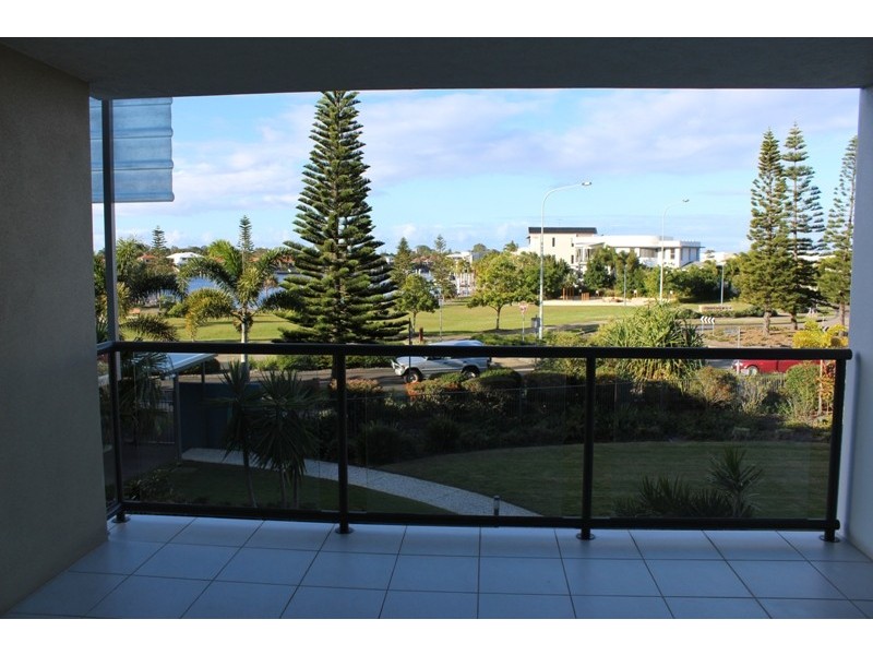 26/4 Grand Parade, Kawana Island QLD 4575
