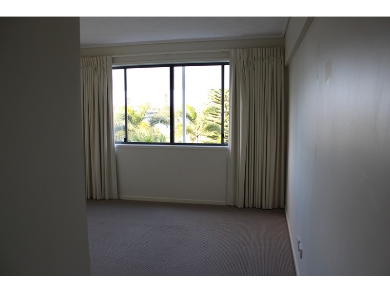 26/4 Grand Parade, Kawana Island QLD 4575