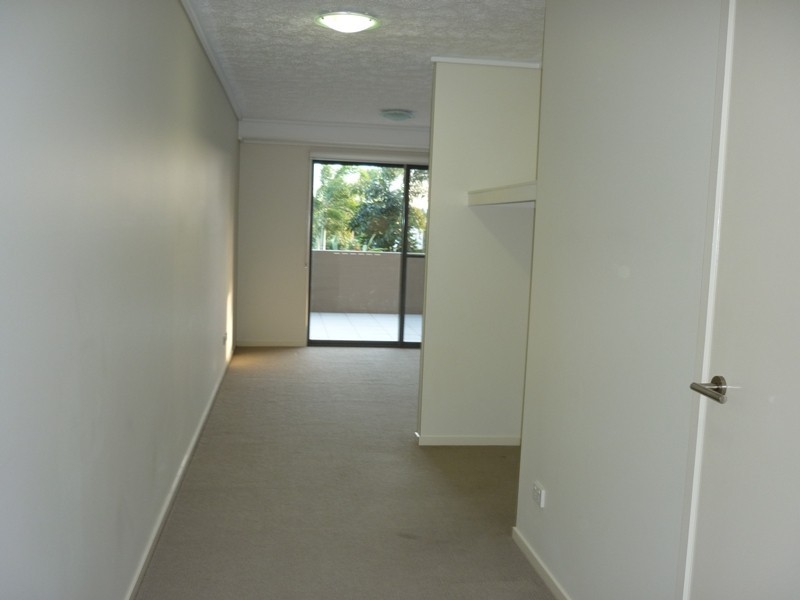 4/4 Grand Parade, Kawana Island QLD 4575