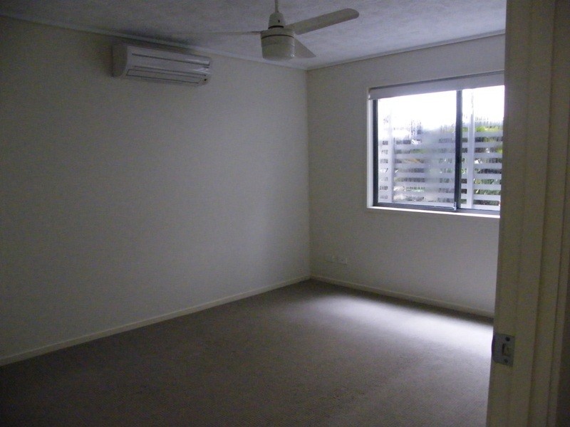 4/4 Grand Parade, Kawana Island QLD 4575