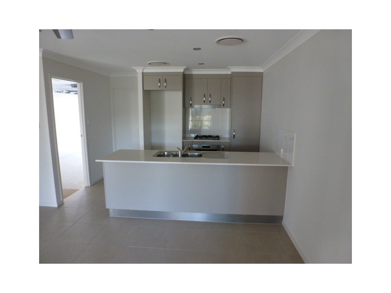 86 Carselgrove Ave, Fitzgibbon QLD 4018