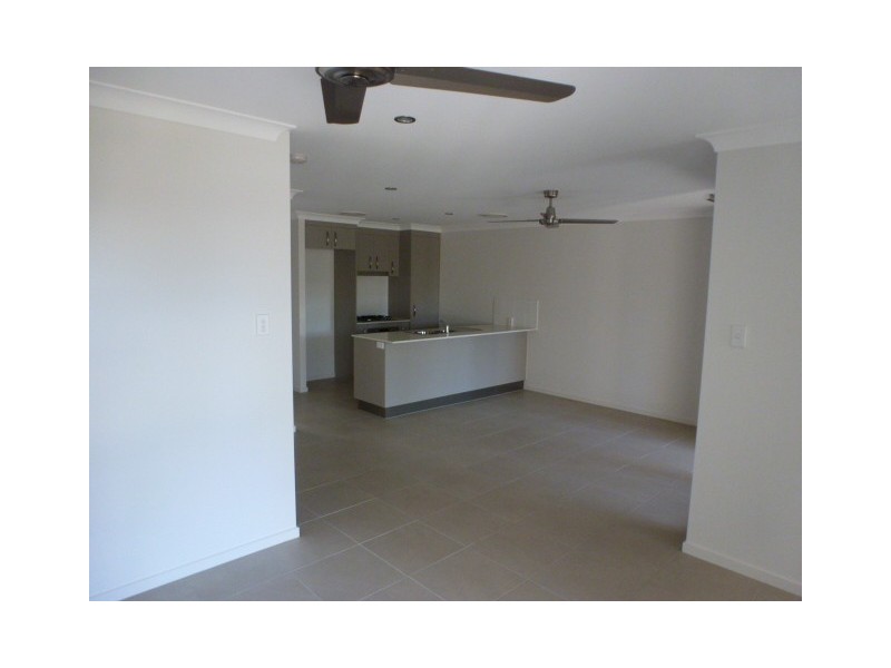 86 Carselgrove Ave, Fitzgibbon QLD 4018