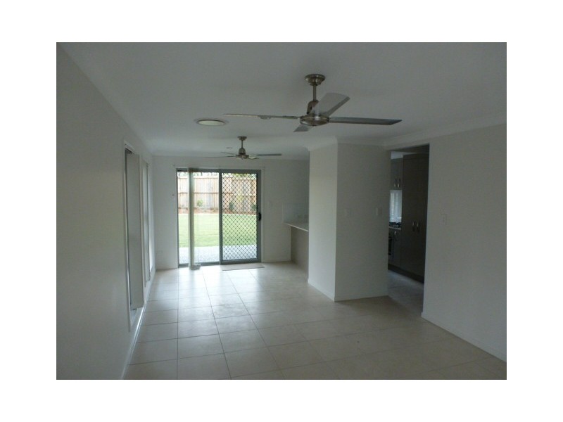 86 Carselgrove Ave, Fitzgibbon QLD 4018