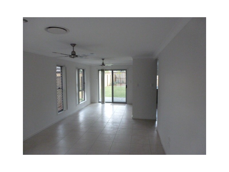 86 Carselgrove Ave, Fitzgibbon QLD 4018