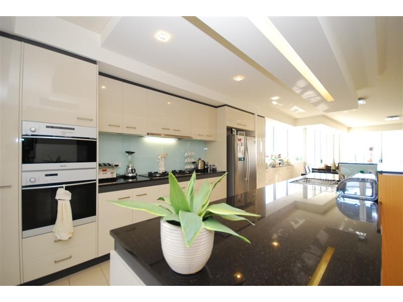 98 Thorn St, Kangaroo Point QLD 4169