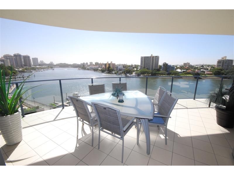 98 Thorn St, Kangaroo Point QLD 4169