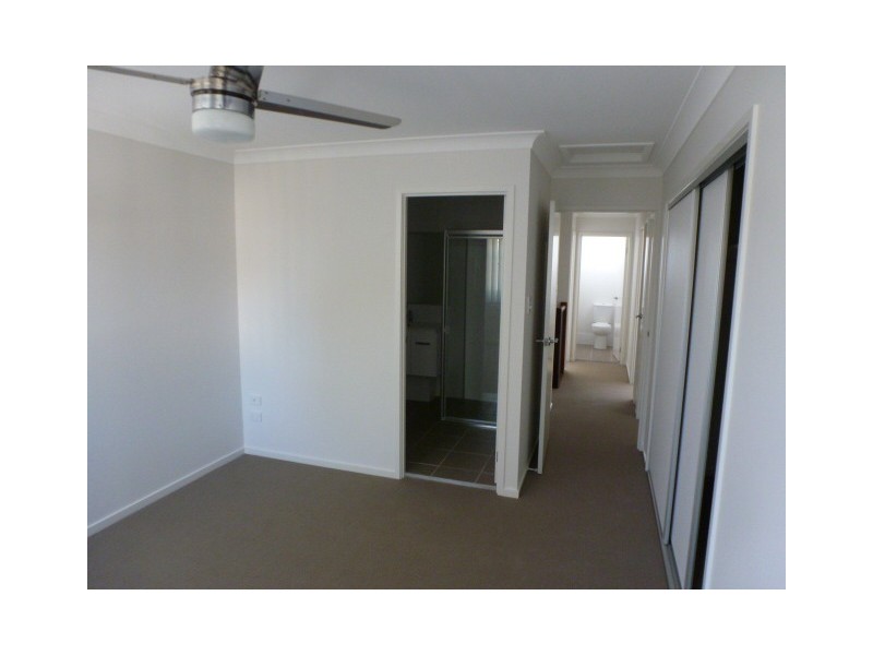 86 Carselgrove Ave, Fitzgibbon QLD 4018