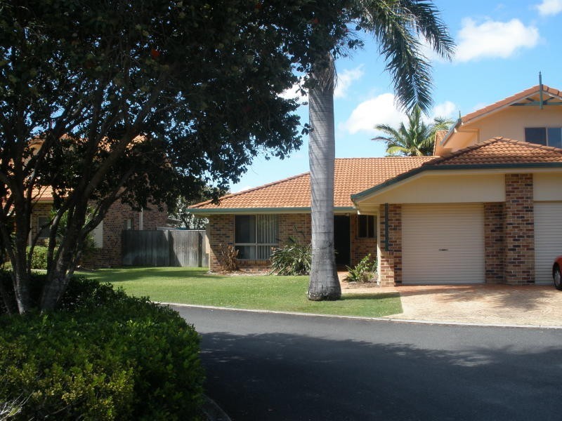 272 Oxley Drive, Runaway Bay QLD 4216