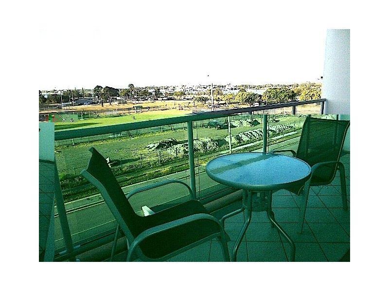 1 Como Crescent, Southport QLD 4215