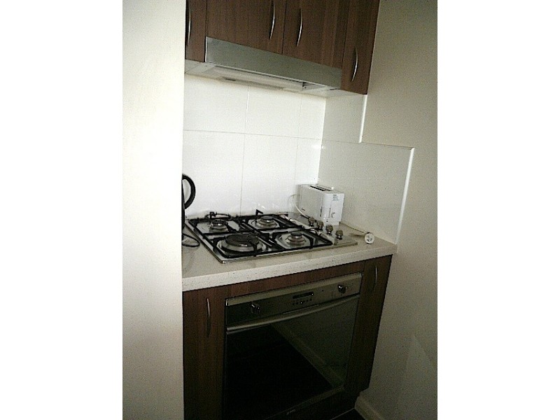 1 Como Crescent, Southport QLD 4215