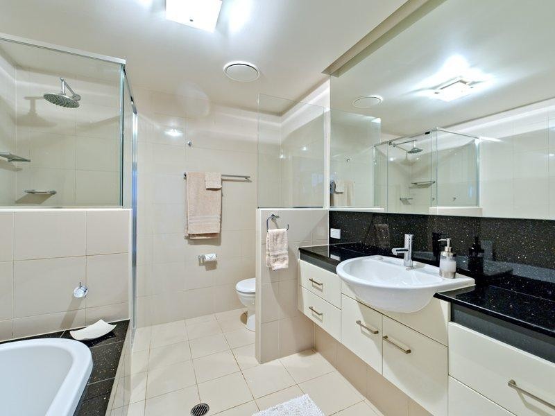98 Thorn St, Kangaroo Point QLD 4169