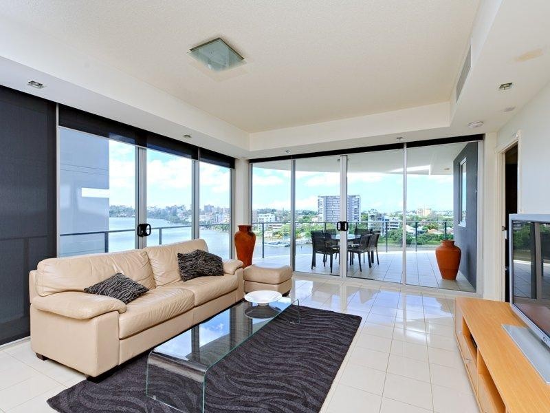 98 Thorn St, Kangaroo Point QLD 4169