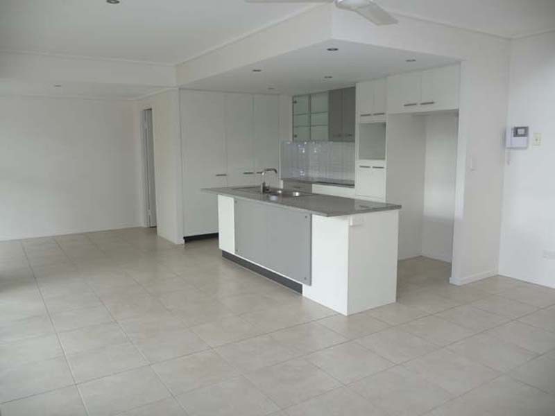 09/10 Grand Parade, Kawana Island QLD 4575