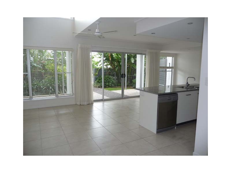 09/10 Grand Parade, Kawana Island QLD 4575