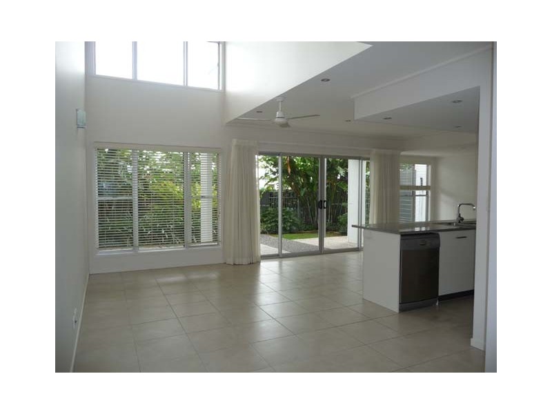 09/10 Grand Parade, Kawana Island QLD 4575