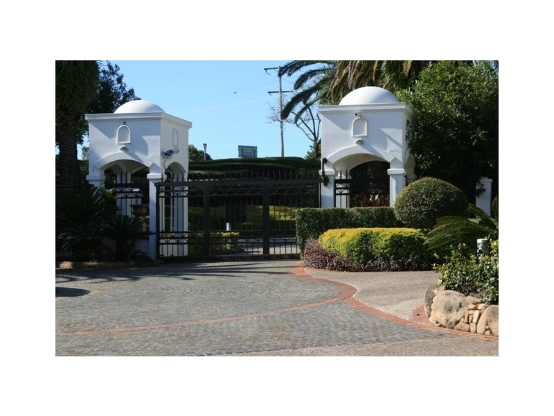 12/100 Cotlew St East, Southport QLD 4215