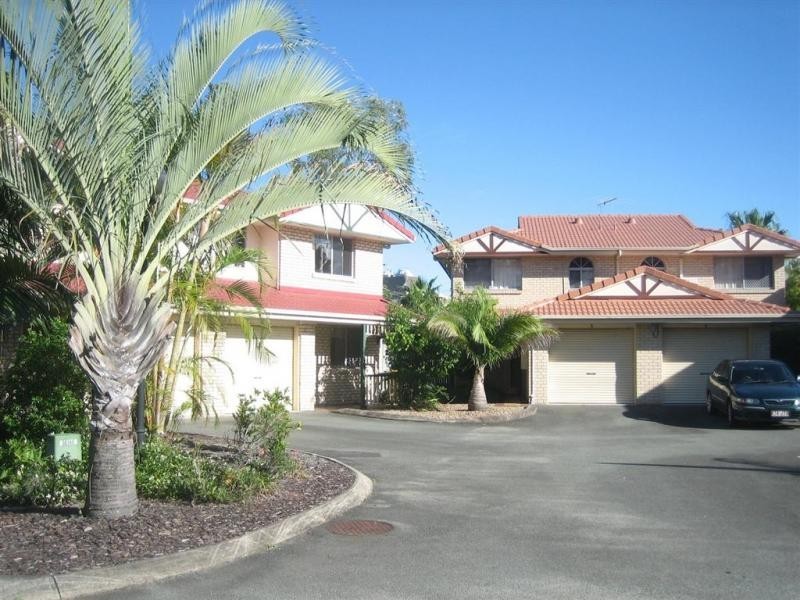 9 Lawrence Cl, Robertson QLD 4109