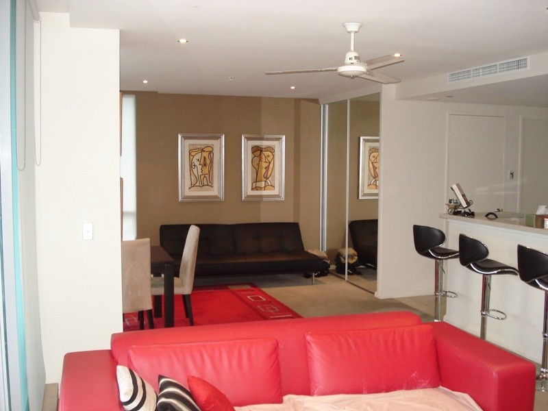 1 Como Crescent, Southport QLD 4215