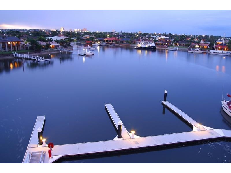 13 Nicklin Way, Minyama QLD 4575