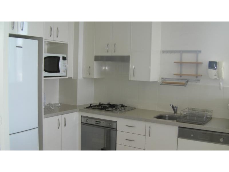 1 Como Crescent, Southport QLD 4215